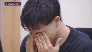 Amici 25: Emiliano in lacrime si confida, “Non mi piace piangere, ma non riesco a smettere”.