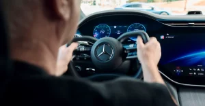Mercedes introduce il sistema steer-by-wire e un originale volante a yoke nell’EQS.