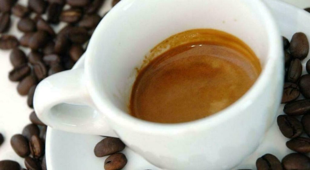Caffè: quante tazzine al giorno per proteggere il cervello dalla demenza? Scoprilo ora!