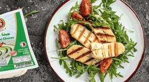 Guerra dell’Halloumi: Cipro divisa tra greci e turchi per il formaggio simbolo nazionale.