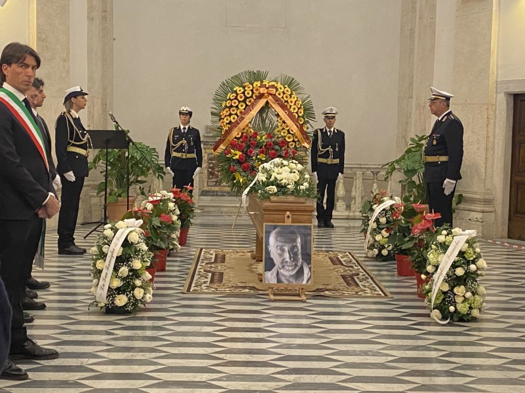 A Roma la camera ardente per l’addio a Roberto Arditti, grande commozione