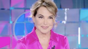Barbara d’Urso e Mediaset: cifre e richieste emergono, lei smentisce con decisione