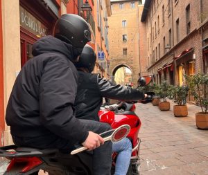 Rapina a Bologna: fermato 19enne dalla Squadra Mobile in centro città.