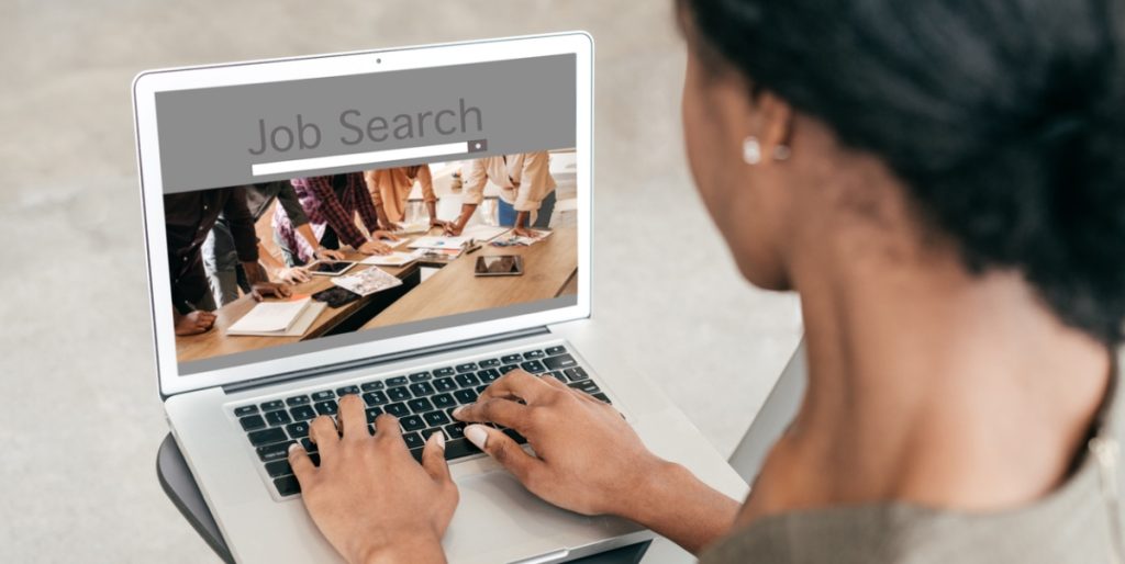 Discriminazione nei CV: perché le donne spesso ricevono meno opportunità professionali rispetto agli uomini.