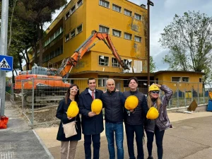 Demolita l’ex colonia Enel di Rimini: sorgerà una nuova piazza sul mare.