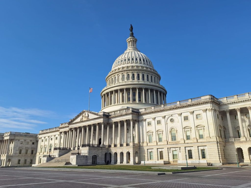 Tentativo democratico alla Camera per frenare Trump sull’Iran fallisce clamorosamente.