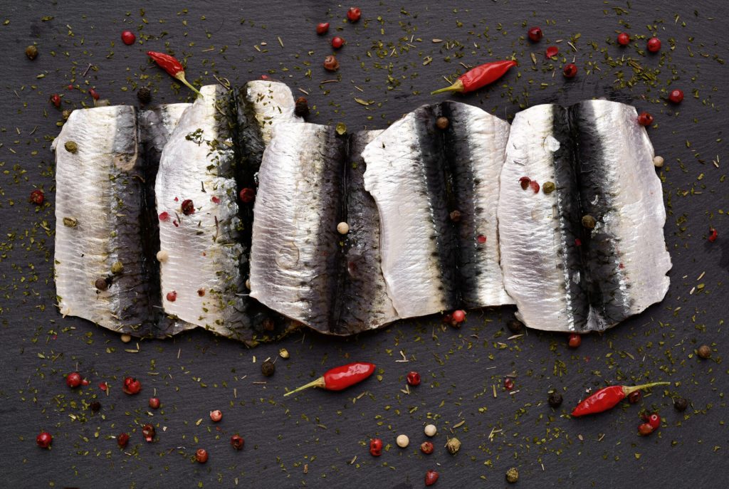 Richiamo: sardine per istamina, uova e salametto per Salmonella, tisana snellente per novel food.