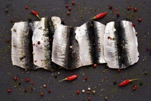 Richiamo: sardine per istamina, uova e salametto per Salmonella, tisana snellente per novel food.