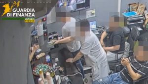 Scoperta a Padova: chiusa banca clandestina, Stefani elogia l’eccellente lavoro investigativo.