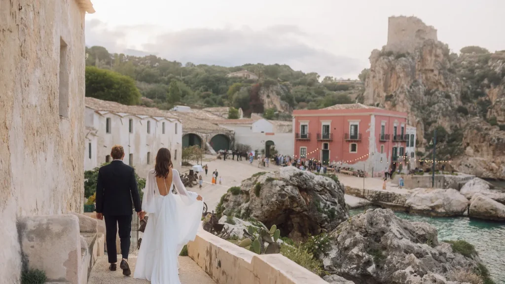 Sicilia: la meta matrimoniale preferita da artisti come Charli XCX e Dua Lipa.