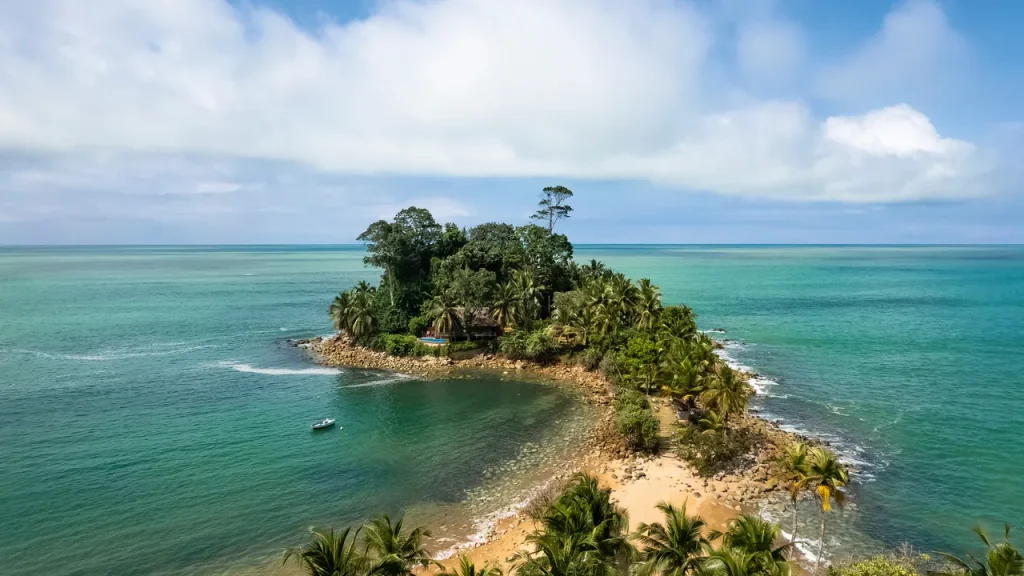 Ritorno alla Ghana dell’infanzia: dalla natura verde del sud alla terra rossa del nord.