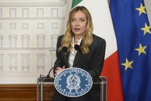 Meloni: “Il fanatismo non deve offuscare il dibatto libero e l’informazione.”