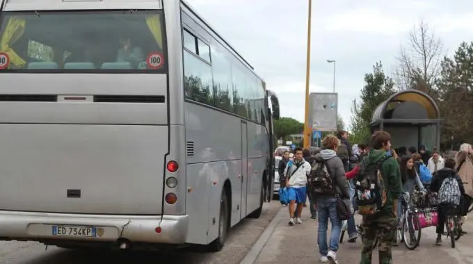 Gita scolastica per alunno Bes: genitori denunciano per accompagnamento obbligatorio del padre.