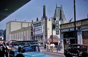 15 aprile 1927: le prime star lasciano le impronte davanti al Grauman’s Chinese Theatre | Il primo passo verso la Hollywood Walk of Fame