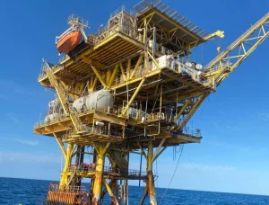 Piattaforme petrolifere abbandonate in alto mare: qual è l’impatto sull’ambiente