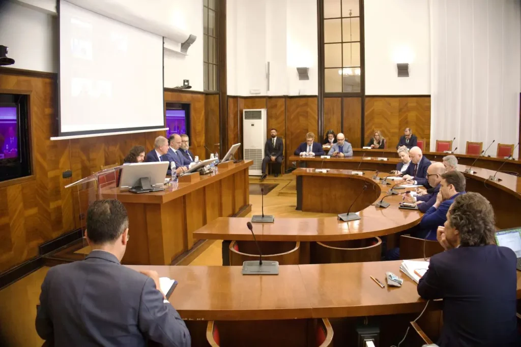 Urso: risultati dal Piano Italia Stellantis, ora l’Unione Europea deve agire.