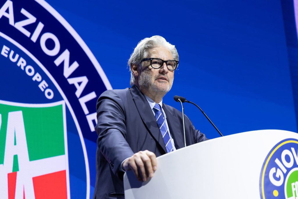 Del Debbio critica la convocazione di Tajani a Mediaset: decisione errata per Forza Italia.