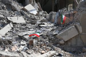 Iran: Pasdaran colpiscono nave portacontainer, tregua vista come strategia per sorprese future.