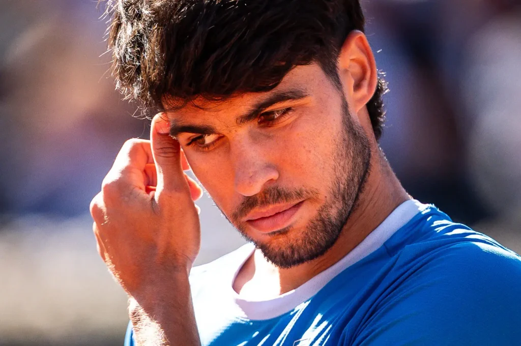 Alcaraz si ritira dal torneo ATP di Barcellona a causa di un infortunio al polso destro.