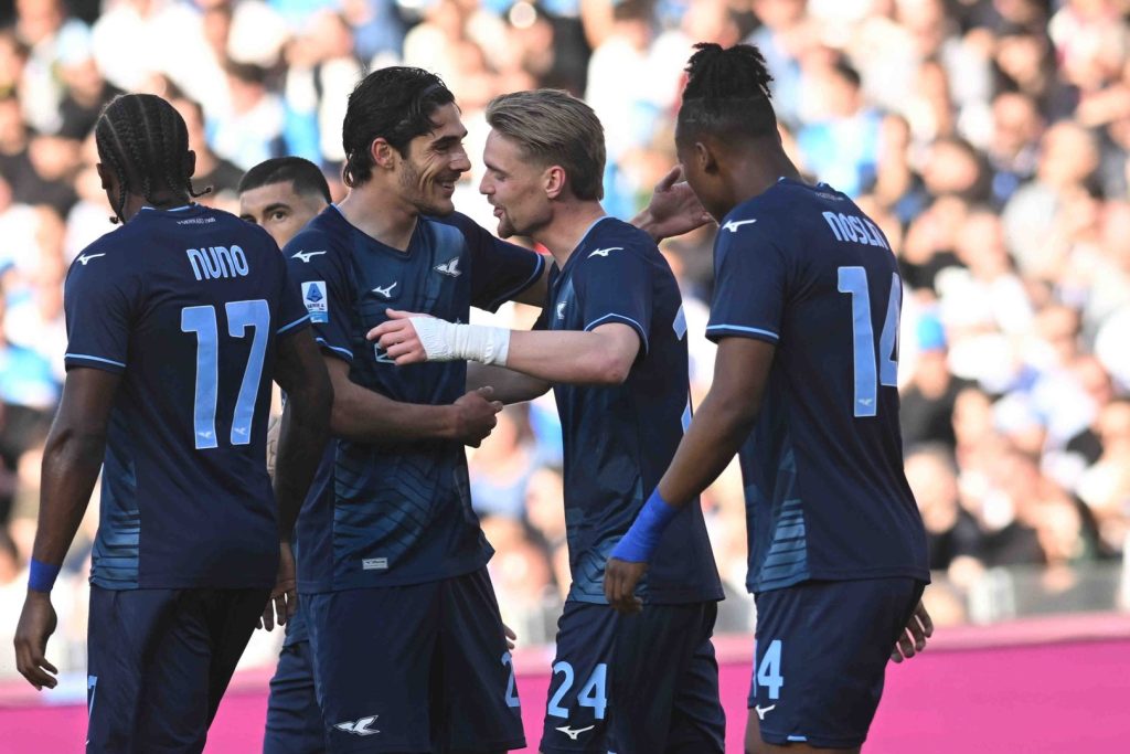 Lazio trionfa al Maradona: Napoli ko 0-2, Inter conduce con 12 punti di vantaggio.