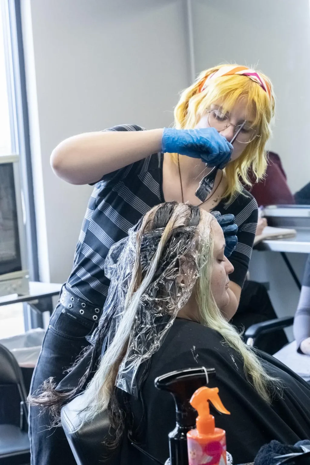 Correzione colore capelli: 5 passaggi fondamentali dei professionisti per risolvere errori di tinta.