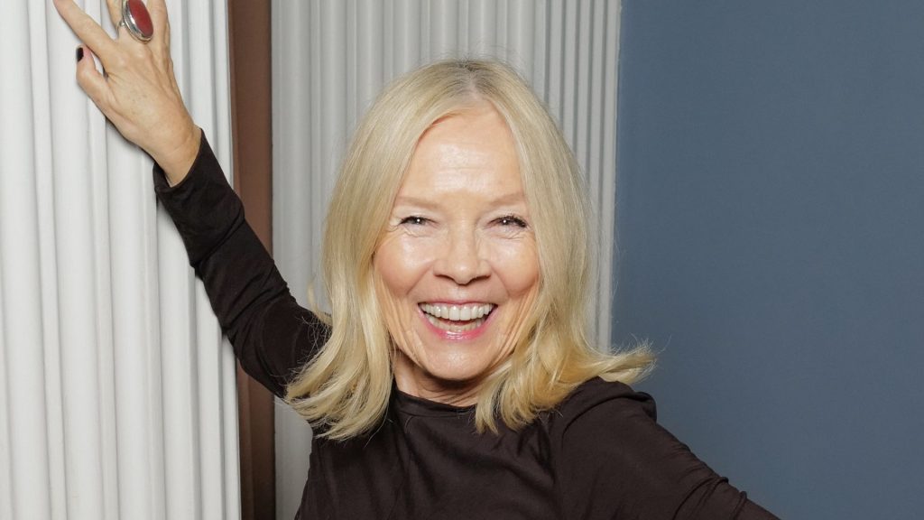 Scopri i migliori vestiti primaverili di Jo Good per un look fresco e alla moda.