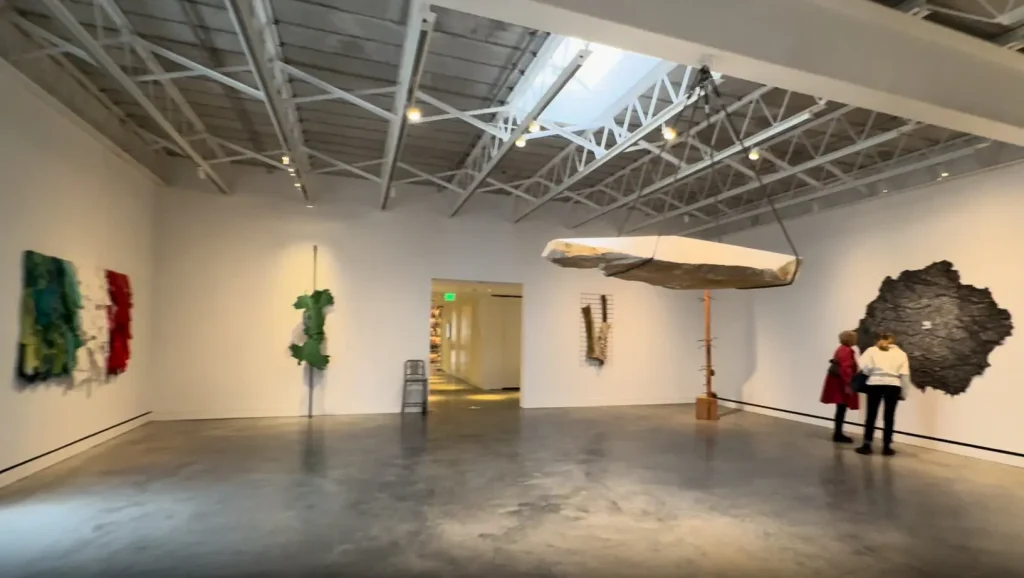 Tuttò Boetti: La vitalità contemporanea dell’arte italiana al Magazzino di New York