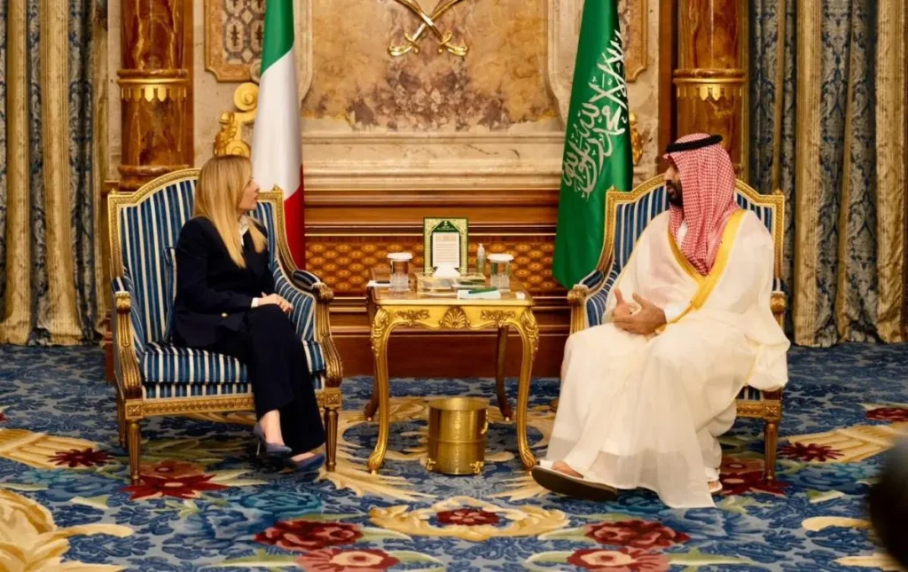 Meloni in Qatar: dialogo con l’emiro su energia e sicurezza dopo l’incontro con bin Salman.