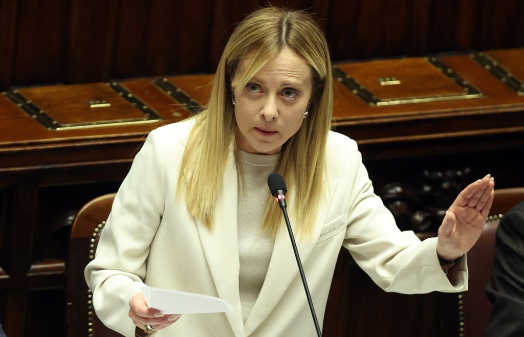 Camera approva riforma Roma Capitale, Meloni accusa il Pd di tradire gli impegni.