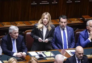 Meloni al Senato: “Alla Camera solo insulti, opposizione divisa su dimissioni”