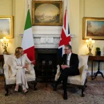 Meloni e Starmer: coordinamento per iniziative di de-escalation in Medio Oriente.