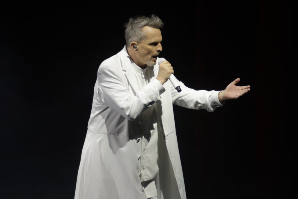 Miguel Bosè festeggia 70 anni: carriera, successi e curiosità dell’icona musicale