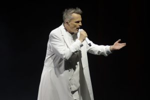 Miguel Bosè festeggia 70 anni: carriera, successi e curiosità dell’icona musicale