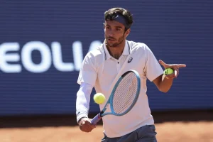 Musetti trionfa a Madrid, supera Hurkacz in due set; oggi Sinner in azione.