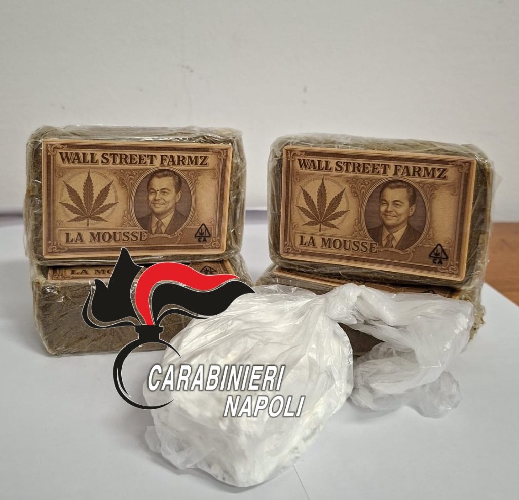 Scoperto con hashish e cocaina: arrestato 42enne nel Napoletano per spaccio.