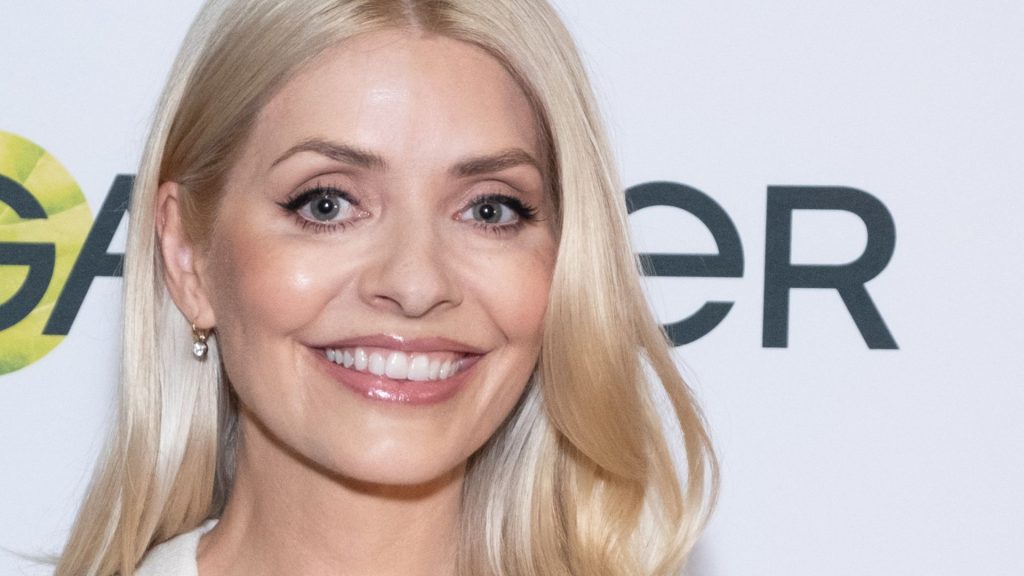 Holly Willoughby presenta tre look primaverili da un brand britannico amatissimo.