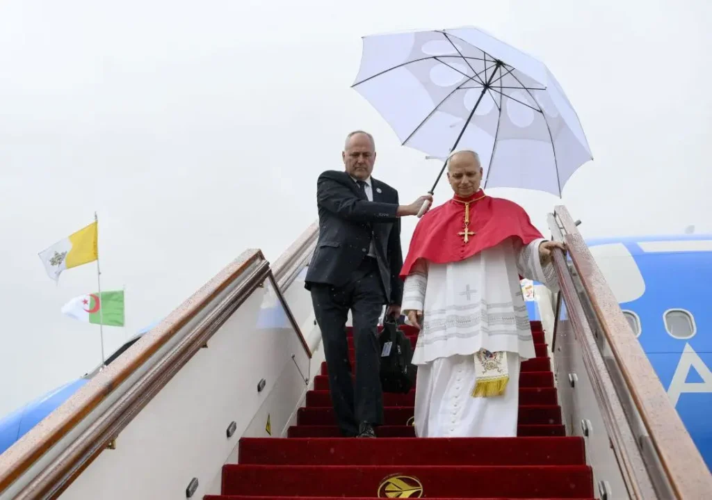 Trump attacca il Papa: “Debole e pessimo nella politica estera”, papa risponde: “Non ho paura”.