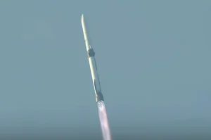 Blue Origin riutilizza per la prima volta un razzo New Glenn con successo.