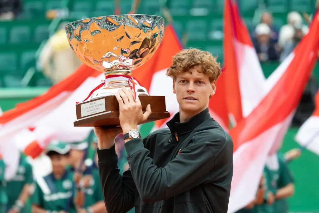 Sinner riconquista la vetta del ranking ATP; Musetti scivola al nono posto.