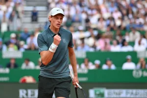 Sinner trionfa a Montecarlo: Zverev sconfitto in due set, finale conquistata!