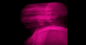 Tomora’s Come Closer: un omaggio travolgente alla musica dance anni ’90.