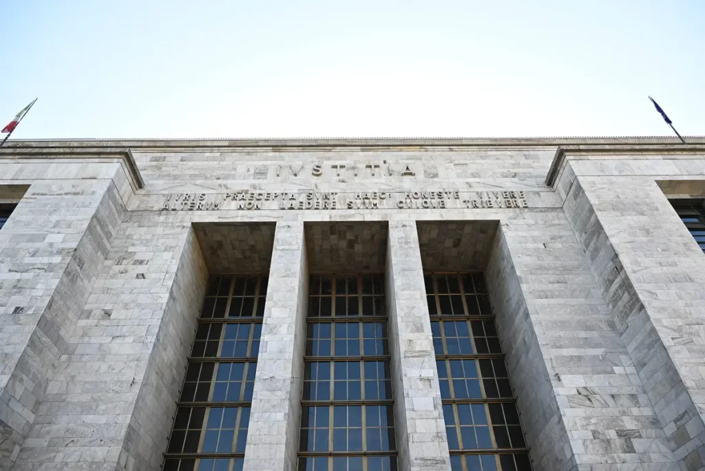 Milano: chiuse indagini su 81 persone nel caso Equalize, sviluppi significativi attesi.