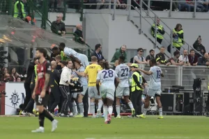 Milan sconfitto 3-0 in casa dall’Udinese: fischi dai tifosi a San Siro.