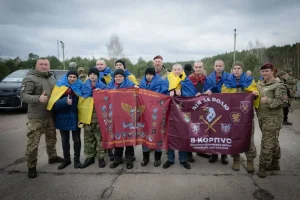 Scambio di prigionieri: 350 militari russi e ucraini tornano a casa.