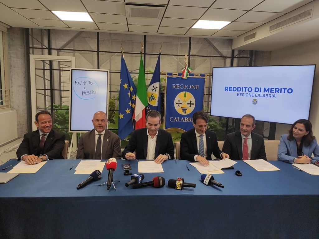 Occhiuto e rettori calabresi firmano accordo per il reddito di merito universitario.