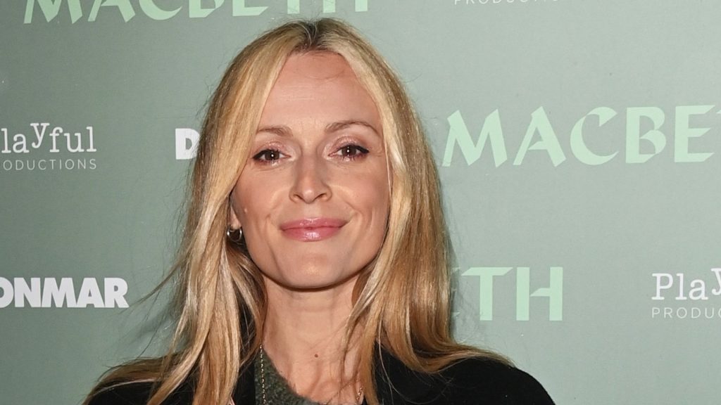 La maglia paisley rosa di Fearne Cotton è un must-have della stagione.