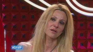 Grande Fratello Vip 2026, Adriana Volpe confessa la sua crisi: “Non sono invincibile” | Video Mediaset