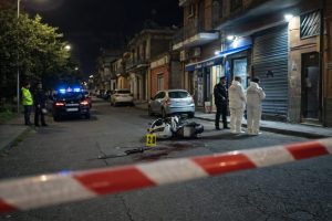 Catania: donna accoltellata dal marito, lotta tra la vita e la morte.