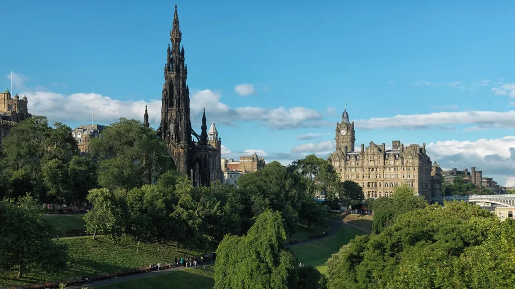 I 19 migliori hotel di Edimburgo per il 2026, secondo esperti locali.