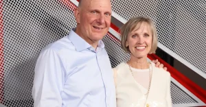 Ballmer dona 80 milioni a NPR, con condizioni specifiche legate all’utilizzo dei fondi.